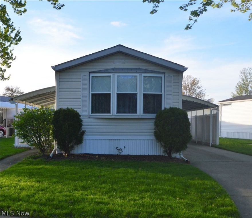 This home shows very well and has been nicely maintained. This 1997 Schult offers 2 Bedrooms, one on opposite ends of  the home and 2 full baths. Open floor concept 14 X 70 or 980 sq ft. Home warranty provided and this home is in a very nice area. Columbia Park is an age specifice community.