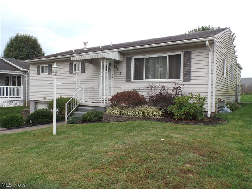 Charming raised ranch in excellent condition & located in a nice North Parkersburg neighborhood. Highlights of this home include hardwood floors throughout most of the home, spacious & beautifully updated kitchen with an abundance of oak cabinetry, updated bathrooms & lower level rec room. There is a patio off the dining area & a nice flat fenced backyard.