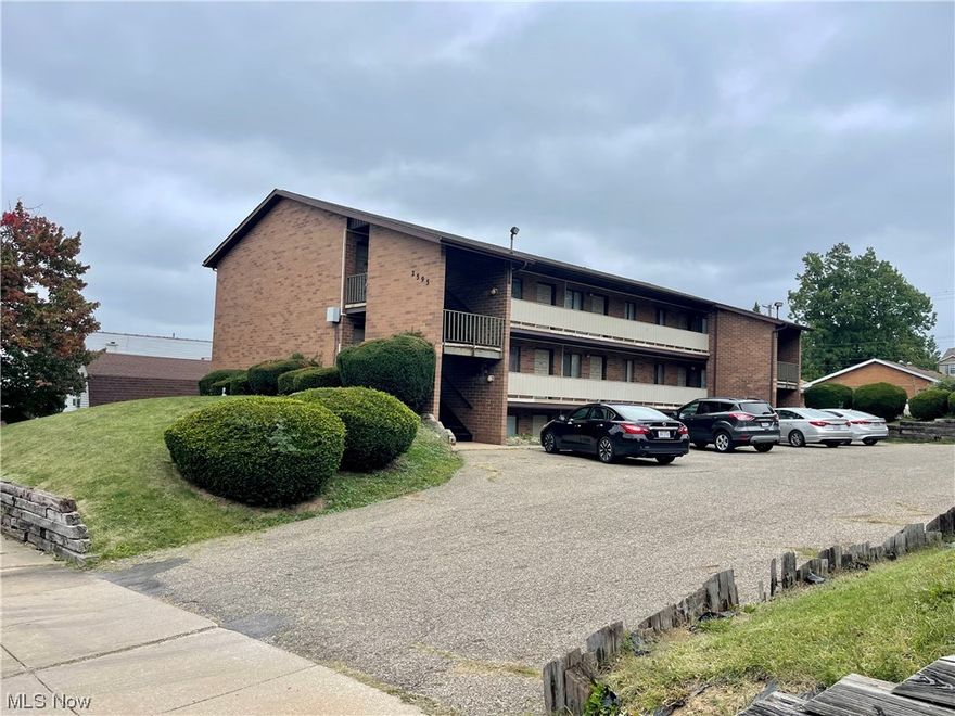 Top Floor 1 Bedroom Apartment in Ellet Neighborhood of Akron. This renovated apartment is close to everything, groceries stores, highway, schools. Apartment has central air and newer appliances. NO DOGS. Serious inquires should Call! Qualifications: 3x1 Income ratio. No evictions (5 Years), 600+ Credit Score, Clear Criminal History. Single Family Home Rentals require an additional h2o security deposit. All applicants must submit to Snyder and Snyder back ground-check, with non refundable fee per adult. All Snyder and Snyder Rentals are NON SMOKING and required Rental Insurance.