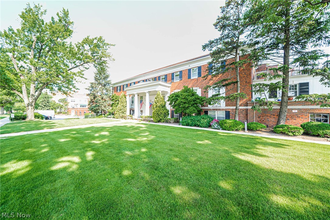 Shaker Villas/Ohio 02 Condo - Residential