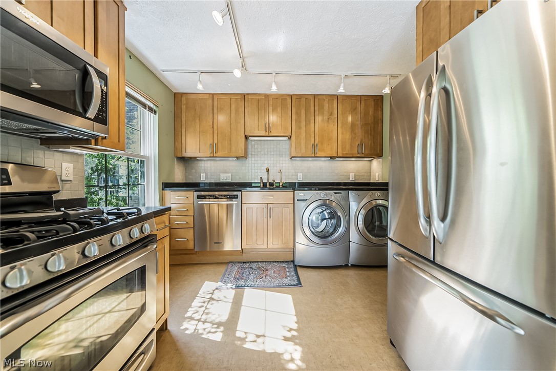 Shaker Villas/Ohio 02 Condo - Residential