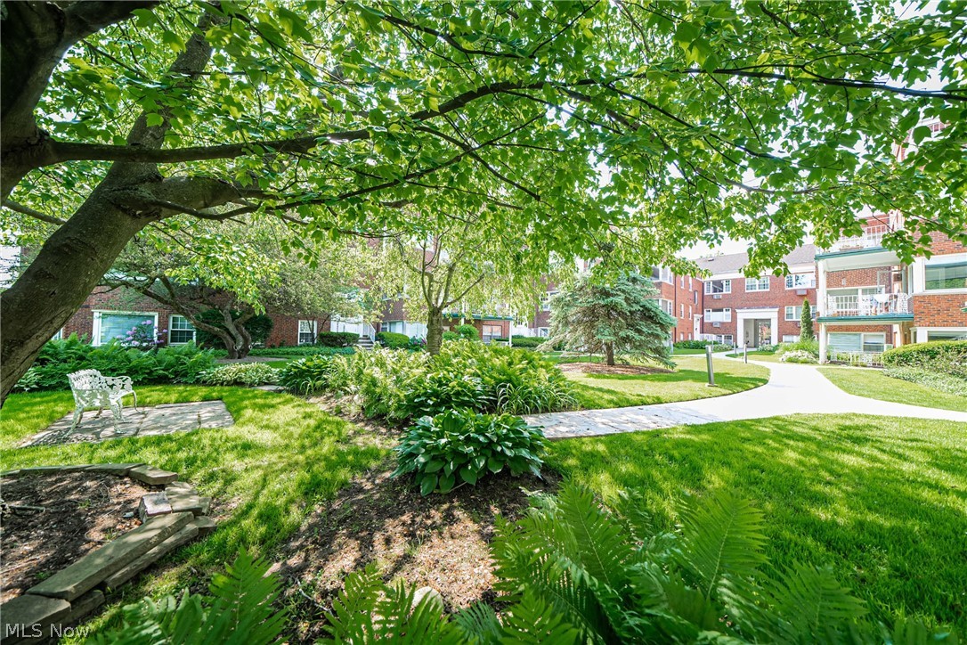 Shaker Villas/Ohio 02 Condo - Residential