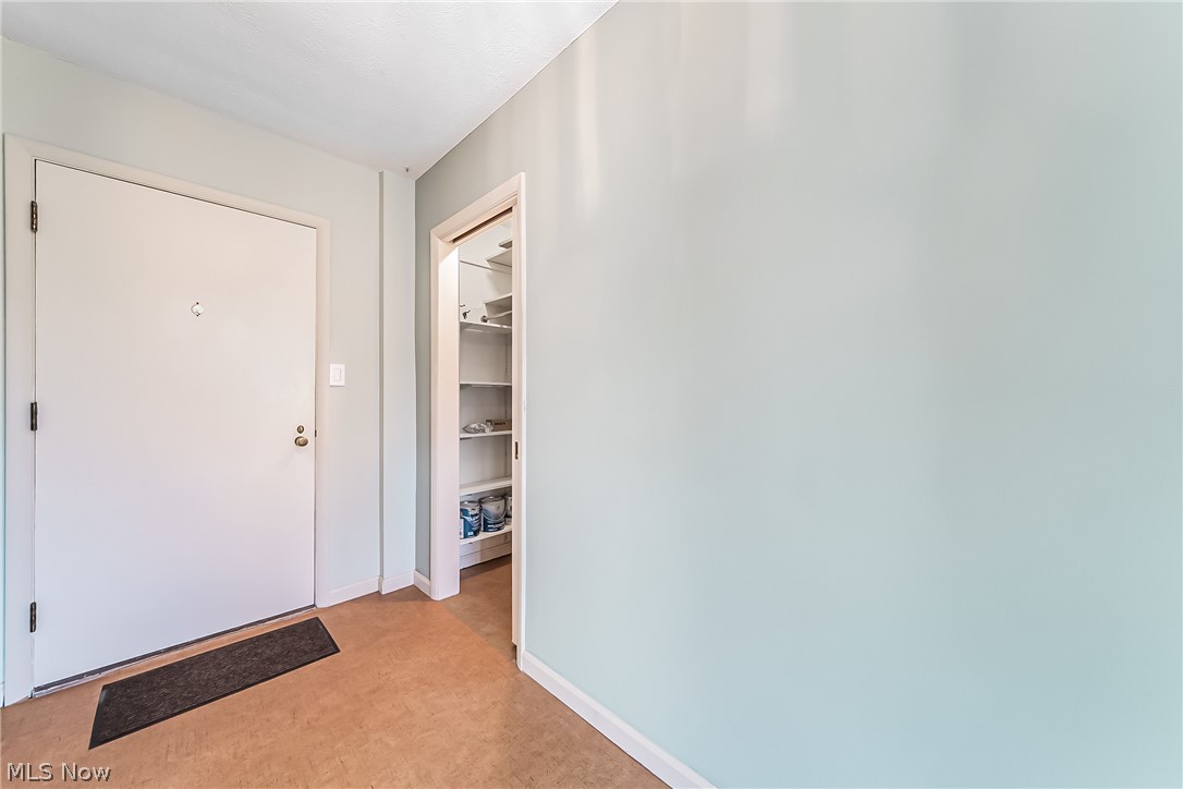 Shaker Villas/Ohio 02 Condo - Residential