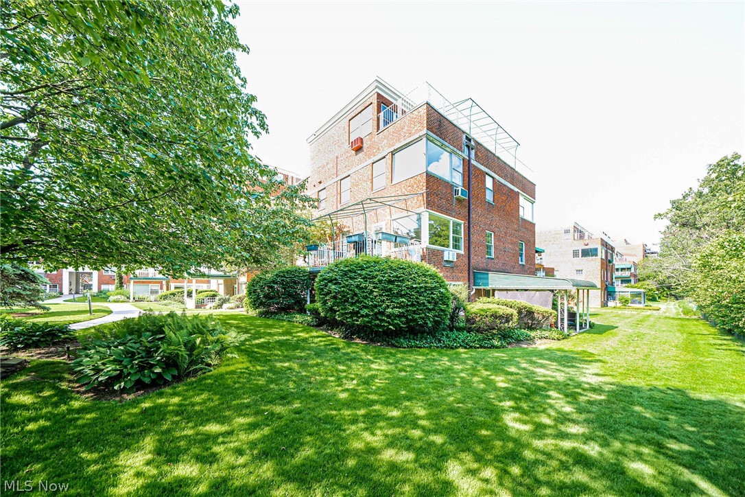 Shaker Villas/Ohio 02 Condo - Residential