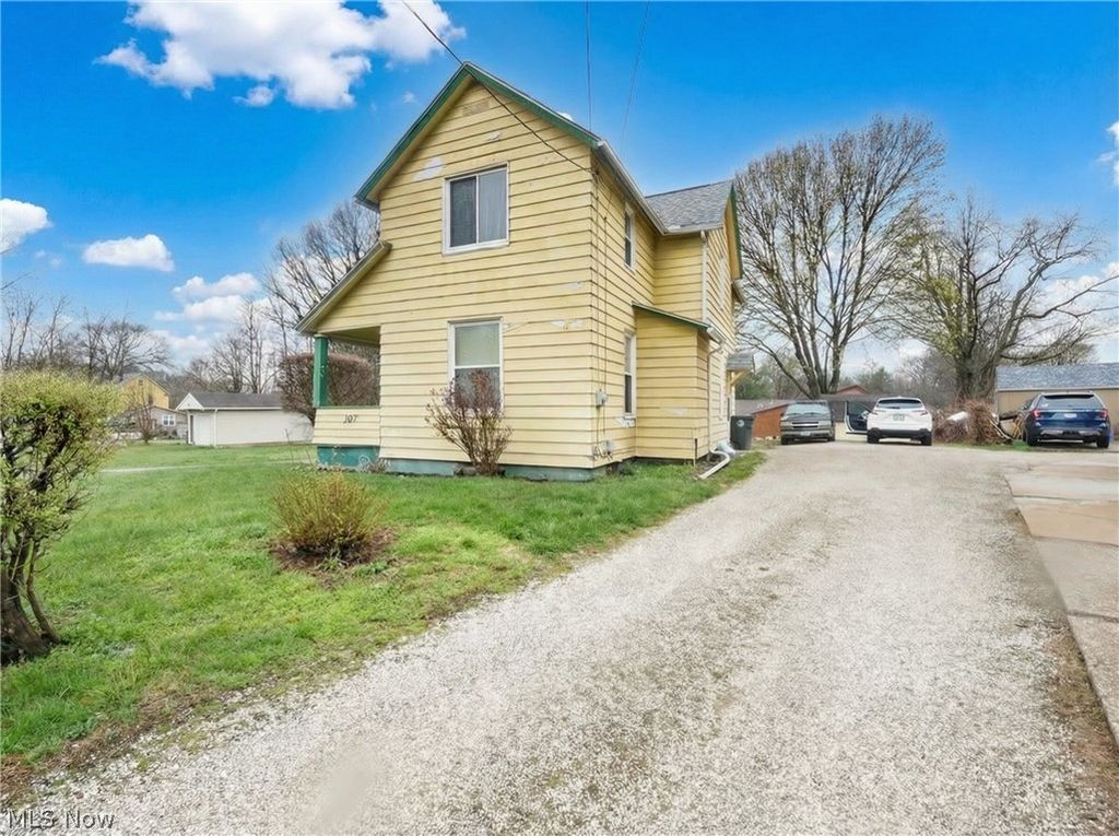 Photo of 307 E Glenwood Avenue, Akron, OH 44310 (MLS # 5199064)