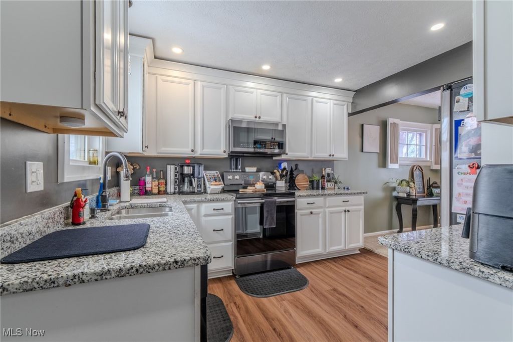 Photo of 16711 Pearldale Avenue, Cleveland, OH 44135 (MLS # 5177431)