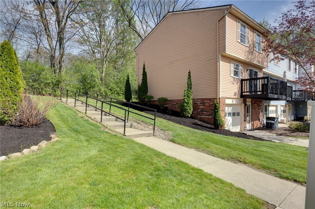 Photo of 91 Quaker Ridge Drive, Akron, OH 44313 (MLS # 5190844)