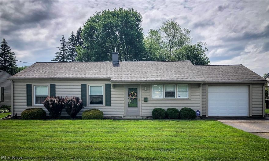 Ranch located in Niles. Home features 3 bedroom 1 bath, Eat in kitchen, newer vinyl siding, newer roof, 1 car attached garage, large back yard