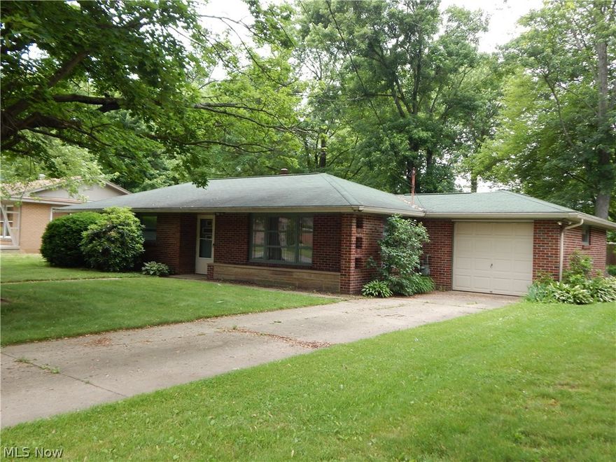 24 hr notice to show. Darling brick ranch located so close to town, restaurants and shopping! Nice size Living Room, Dining Room and appliances in Kitchen. Convenient first floor Laundry and a 1 car garage. Best of all, city utilities!