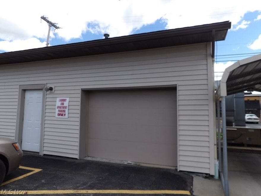 Commercial Property for rent in Austintown on the corner of Mahoning Avenue and St Rt 46.   300 sq. ft. rental space that can be used as an office, a detail shop, a barber shop or storage just to mention a few.

Monthly rent is $400.00 plus all utilities.   Full deposit and first months rent required.