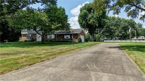 Homes For Sale - 966 College Drive<br/> New Philadelphia, OH 44663