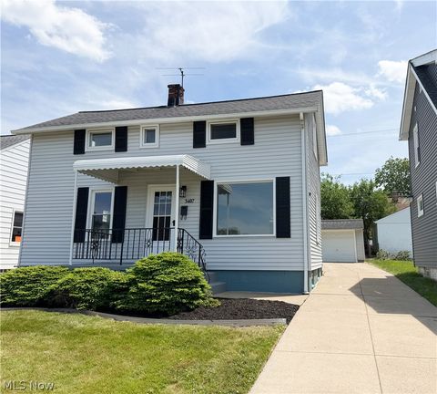 Photo of 3407 Wellington Avenue, Parma, OH 44134 (MLS # 5217205)