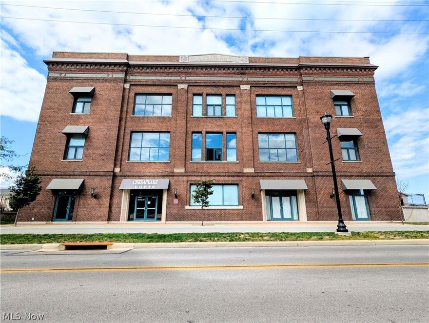 Need an investment property? Invest in Chesapeake Lofts!
The tenant is already in place.Pool/ Marina side second floor unit with 1 bed 1 bath 860 sqft and includes a garage. Currently leased through 11/30/26. Tenant occupied 24 hr notice to show.