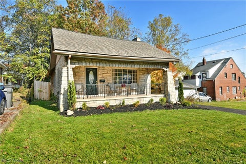 Photo of 214 W Dennick Avenue, Youngstown, OH 44504 (MLS # 5256938)