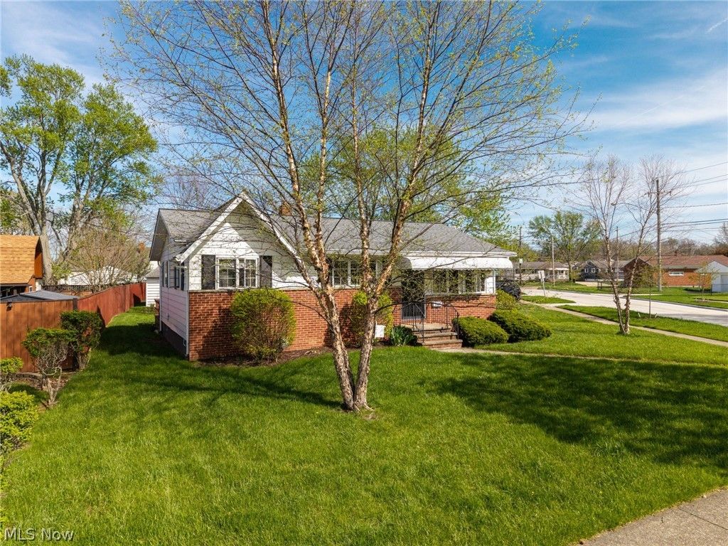 Photo of 6115 Morrow Drive, Brook Park, OH 44142 (MLS # 5206809)