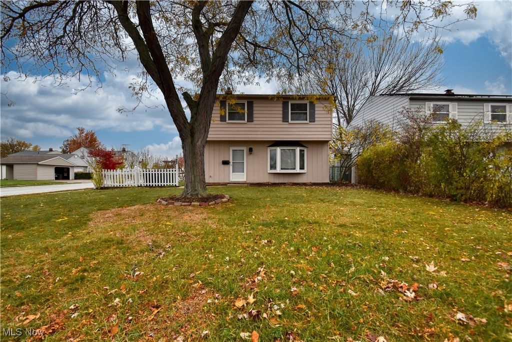 Photo of 962 E 348th Street, Eastlake, OH 44095 (MLS # 5178533)