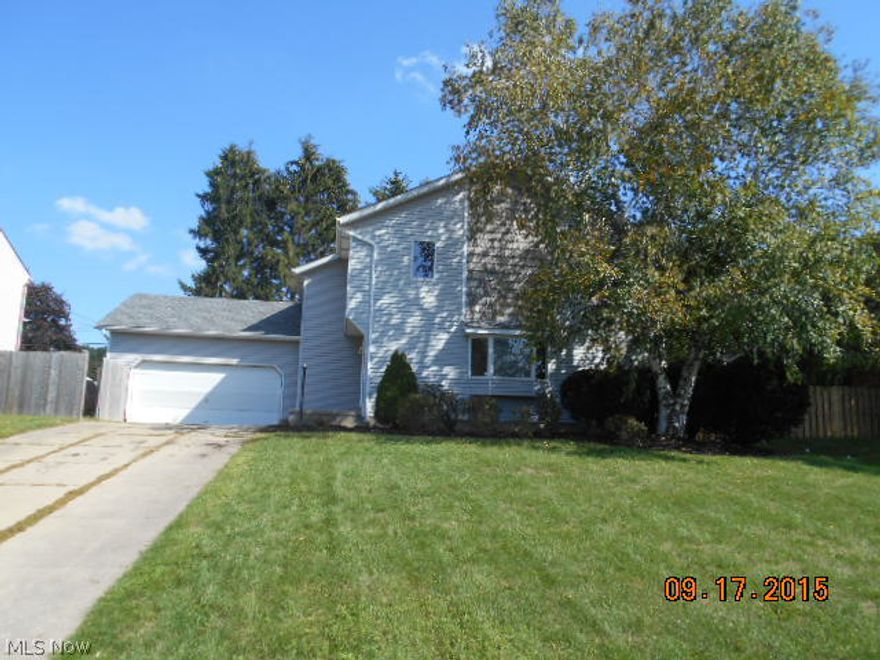 Great 3 bed 2.5 bath contemporary on park like setting.  This home has a great view of the park, privacy fenced back yard, large open kitchen, full basement, oversized rooms, and 2 car attached garage. The perfect home in great location.  This is a Fannie Mae Homepath Property.