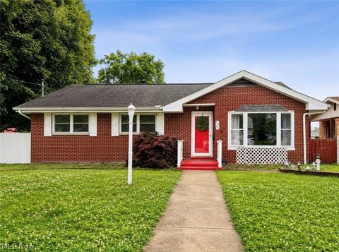 Homes For Sale - 1054 West Virginia Avenue<br/> Parkersburg, WV 26104