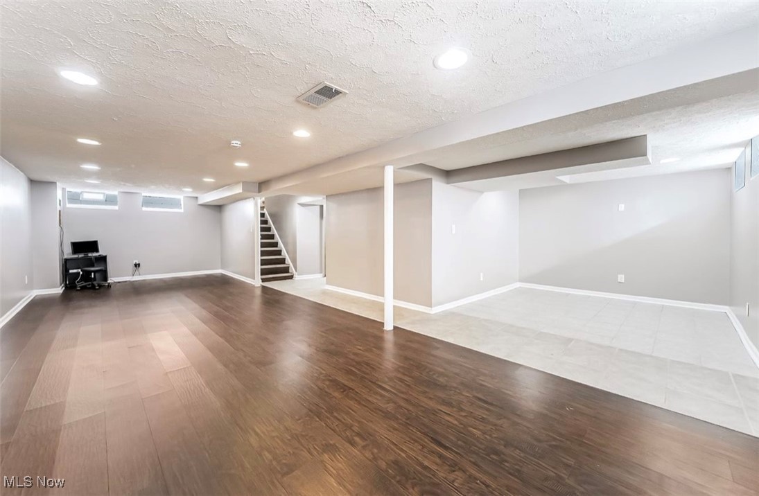 Town & Subur Dev Compa - Residential