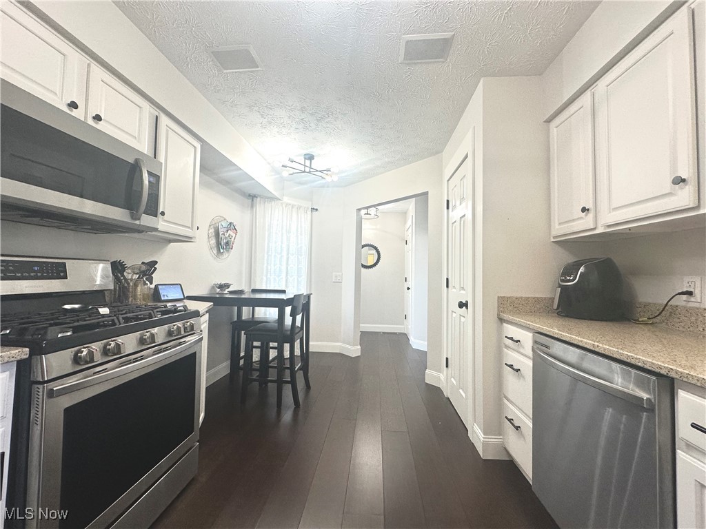 279 English Lakes Boulevard, Amherst, Ohio image 5