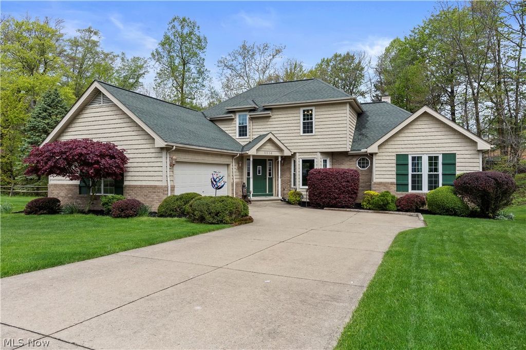 Photo of 5516 Andover Drive, Parma, OH 44134 (MLS # 5208137)