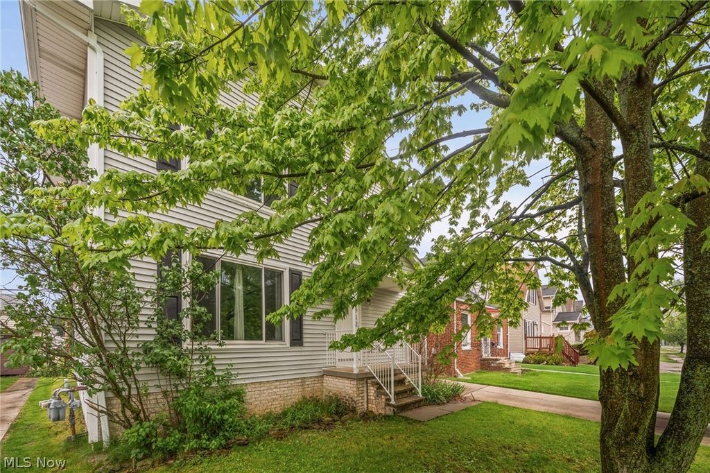 Photo of 4910 Yorkshire Avenue, Parma, OH 44134 (MLS # 5201967)