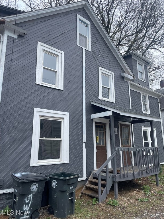 Bring your vision to this fast growing city. Close to major highways, near the prestigious Akron University, shopping, and entertainment. Duplex with the opportunity of high rent yields. Third floor has possibility of having two additional bedrooms in the second unit. Call today for your private showing.