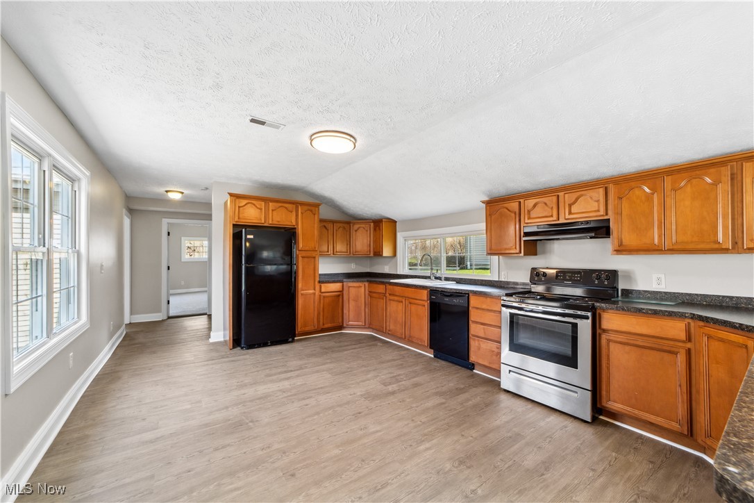 38045 Erie Road, Willoughby, Ohio image 10
