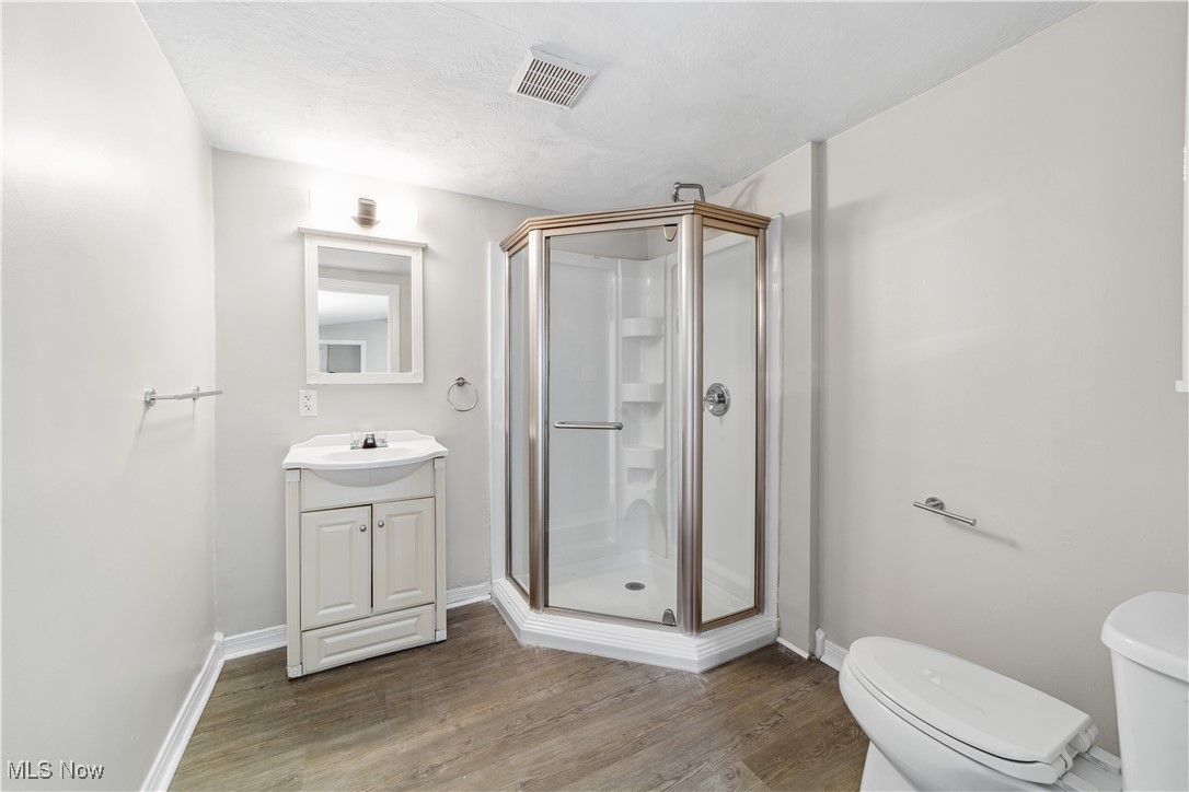 38045 Erie Road, Willoughby, Ohio image 17