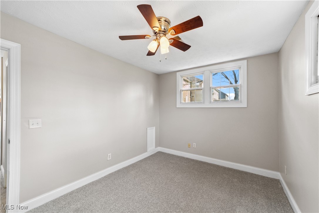 38045 Erie Road, Willoughby, Ohio image 22