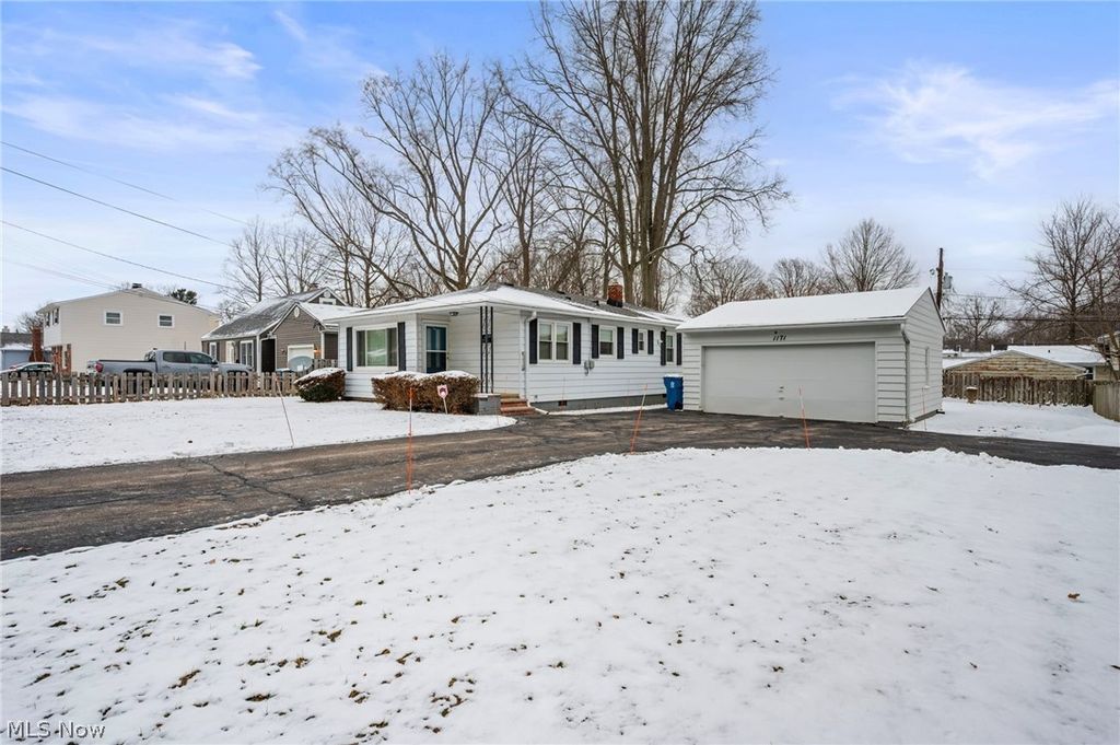 Photo of 1171 Garden Road, Willoughby, OH 44094 (MLS # 5188886)