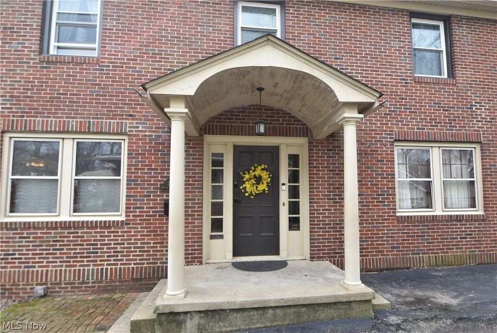 Photo of 224 Casterton Avenue, Akron, OH 44303 (MLS # 5200671)