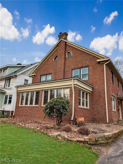 224 Casterton Avenue Akron OH 44303