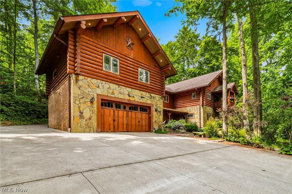 Photo of 10506 Mayfield Road, Chesterland, OH 44026 (MLS # 5221389)