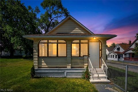 Homes For Sale - 3502 Carlyle Avenue<br/> Cleveland, OH 44109