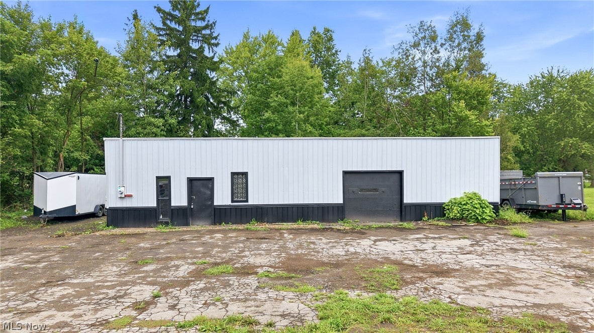 6157 Youngstown Hubbard Rd, Hubbard, OH 44425