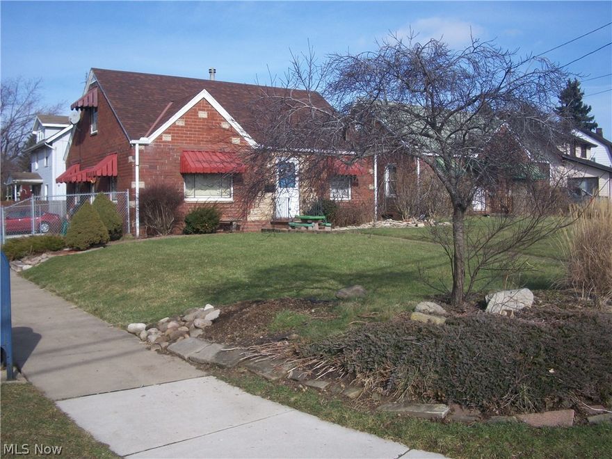 Brick bungalow. 3 garages.