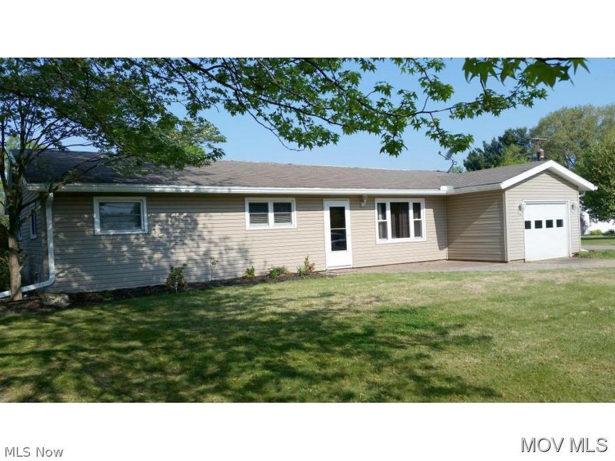 One floor living, corner lot and great location is what this 4 bedroom, 2 bath home has to offer.  The large kitchen would allow for eat-in in addition to the dining room. Turn-key condition with updates including flooring, front patio, siding, gutters and light fixtures.  Possession at closing.  OLREA  Elem: Phillips Elementary School  Elem/Bus: Y  JrHigh: Marietta Middle School School  JrHigh/Bus: Y  High: Marietta High School  High/Bus: Y  Fire: VOL  Police: SHF  PossFreeGas: N  ;SQFT=Fin L1:1301, Fin Above:1301, Fin Total:1304, Unfin Above:0, Unfin Total:Y