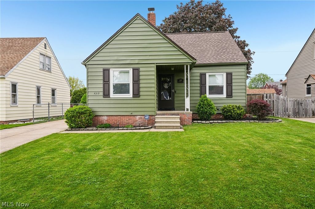 Photo of 4319 Rockland Drive, Brooklyn, OH 44144 (MLS # 5209295)