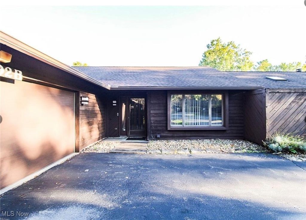 Photo of 3502 Somerset Drive #B, Youngstown, OH 44505 (MLS # 5178981)