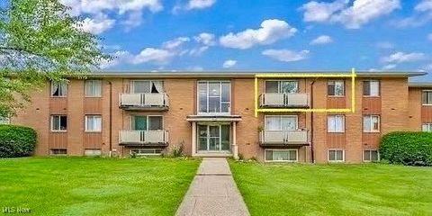 21841 River Oaks Drive B4 Rocky River OH 44116