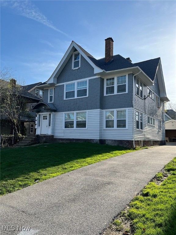 AVAILABLE 10/1 FOR AN OCTOBER MOVE IN
PROPERTY: Furnished unit available for a 10/1 move in and flexible lease options. 1-2 month lease with a 10% rent premium. Rent includes all utilities, internet, parking and in-unit laundry. Features modern appliances, queen sized bed and private entrance. Pets allowed at $35/month per pet, no smoking. Video and virtual tour only.
REQUIREMENTS are a 640+ credit score, clean criminal and housing, monthly income is 3x's the rent. This property does not participate in housing assistance programs.