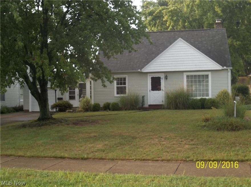 Move in condition, nice size-1,392 square foot.  Applianced kitchen. One full & two half baths.  First floor family room.  Very roomy home.  Full basement with great potential. Newer windows.  Maintenance free home on a level lot.  The garage is attached to the breezeway, nice summer room.