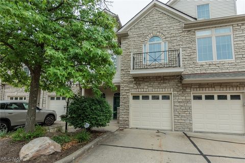 Condo For Sale - 3192 Richmond Road<br/> Beachwood, OH 44122