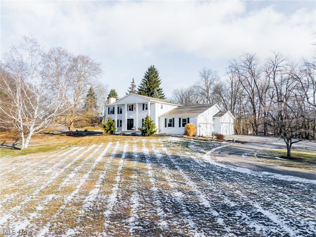 Photo of 15073 Stanwood Street SW, Dalton, OH 44618 (MLS # 5196076)