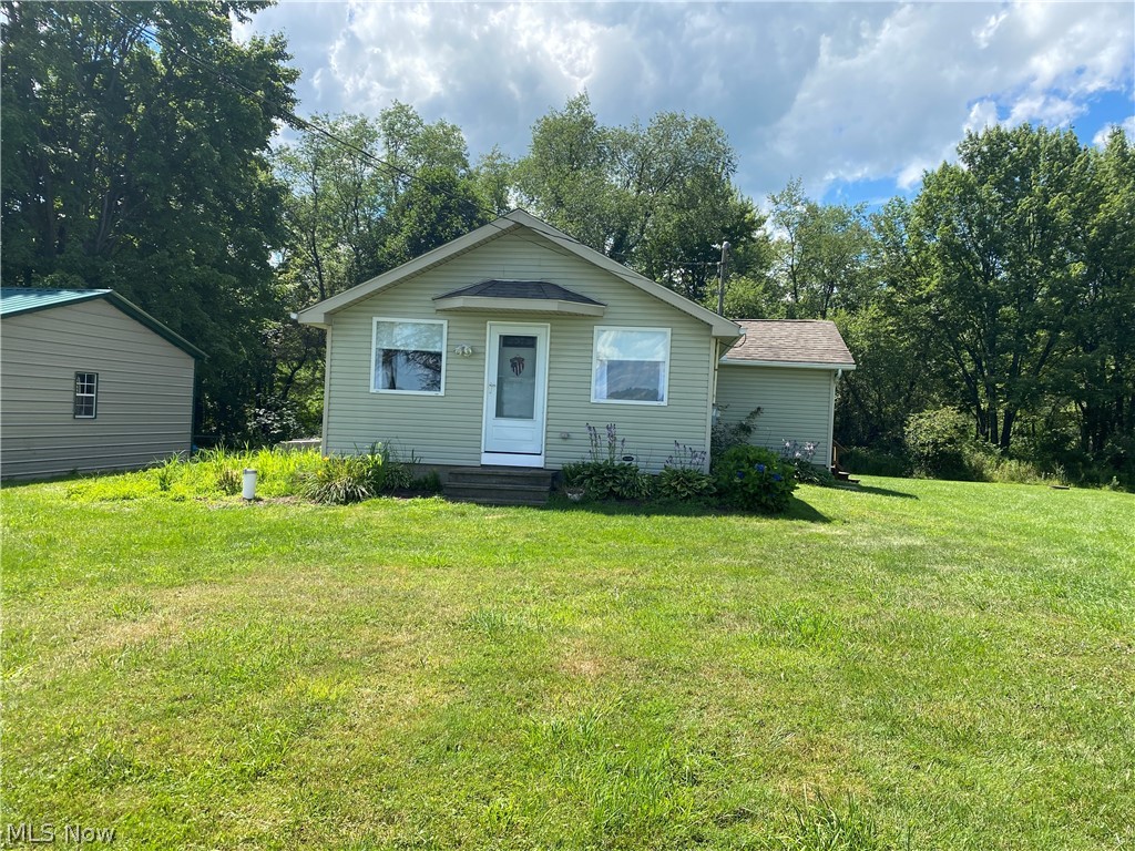 Two bedroom , 2 bath year round cottage/home on large lot very near Pymatuning Lake. Newly remodeled in 2011 and 2019. New storage gable barn shet.
Newer deck. Sold furnished with appliances. Washer and dryer are in the partial basement. Porch furniture does not remain.