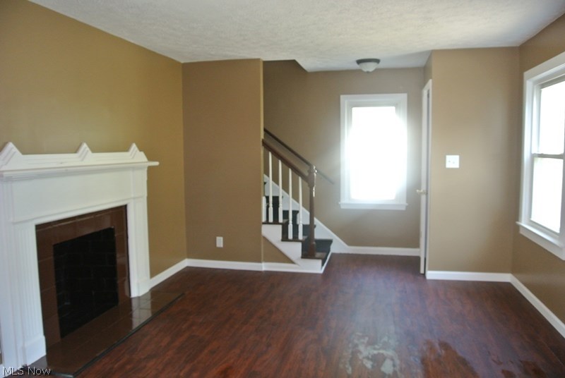 J Ed Good Park - Residential