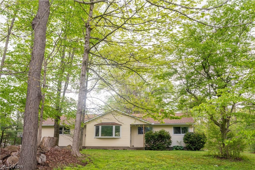 Photo of 18889 Riverview Drive, Chagrin Falls, OH 44023 (MLS # 5210174)