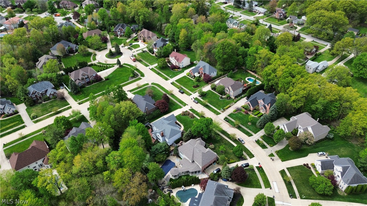 Cobblestone Chase - Land