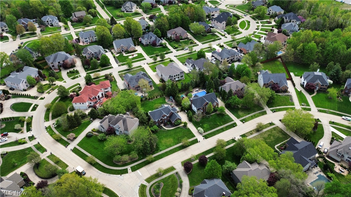 Cobblestone Chase - Land